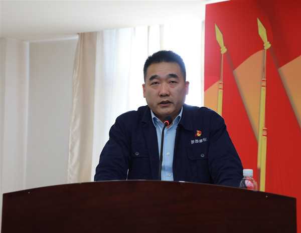 雷總做報(bào)告_副本_副本.jpg