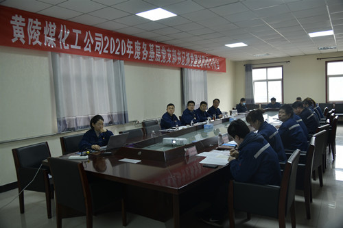 公司領(lǐng)導(dǎo)聆聽述職_副本.jpg