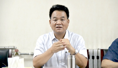 姚書記為職工辦事調(diào)研.JPG