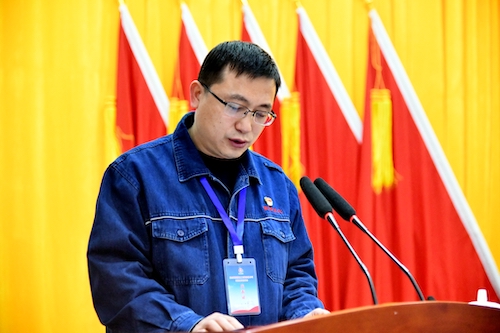 陳總做報(bào)告.JPG